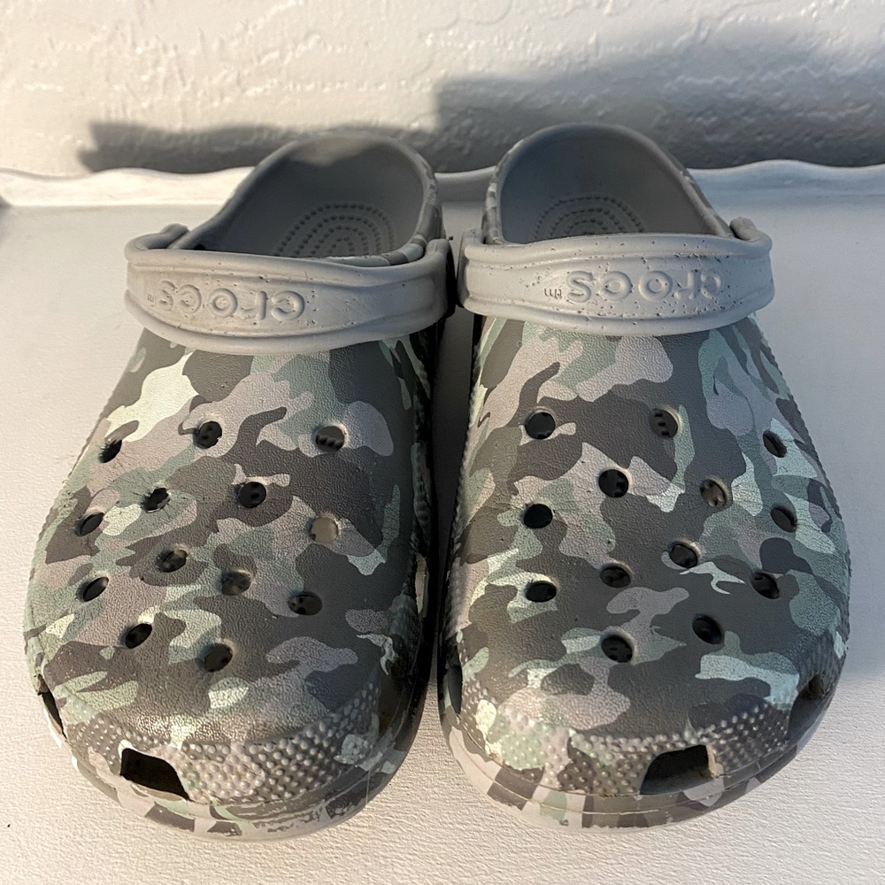 Camo crocs. Men’s size 5. women’s size 7. Good condition.